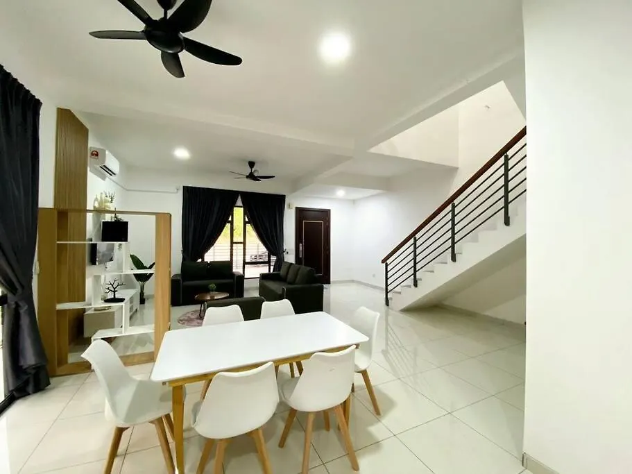 Вилла Brandnew Modern Cozy House@Alma Near Jusco Букит-Мертаджам